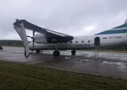 В Иркутской области самолет при посадке сломал крыло
