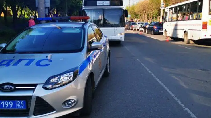 В Красноярске 6-летний ребенок попал под автобус