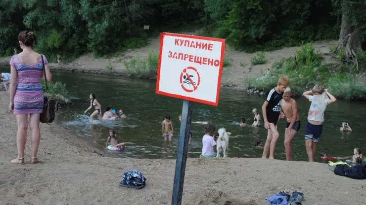 "Тут пляжа нет": Красноярцам рассказали, где нельзя купаться этим летом