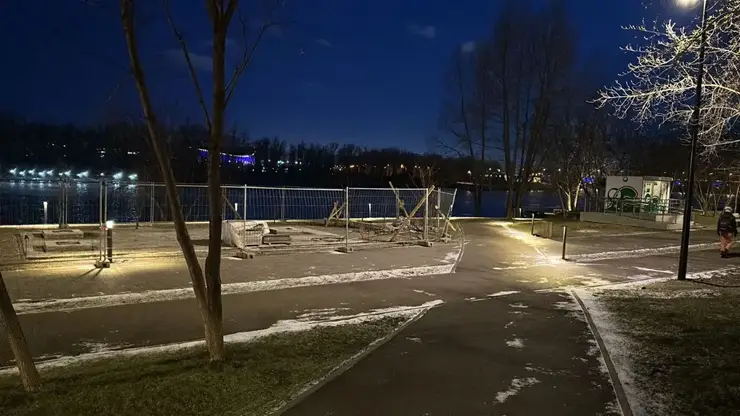 В парках Красноярска устранили последствия ураганного ветра