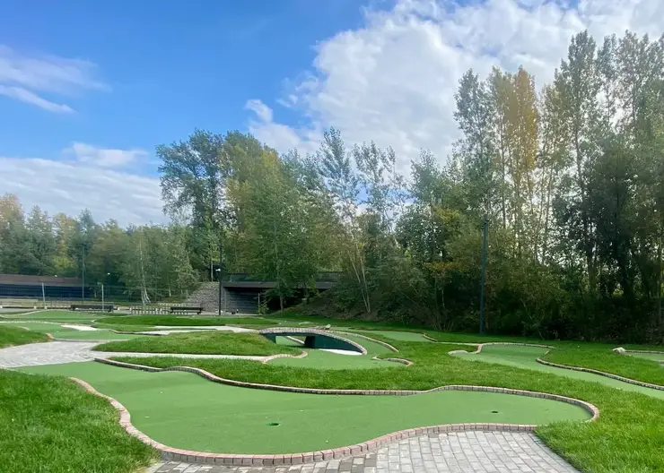 В красноярском Татышев-парке появилась площадка для мини-гольфа