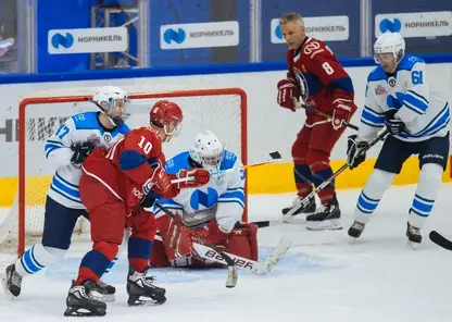 Шесть миллионов рублей собрали в Норильске на благотворительном матче с участием легенд хоккея