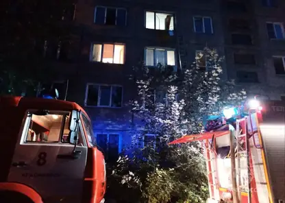 В Красноярске при пожаре в многоквартирном доме пострадал человек