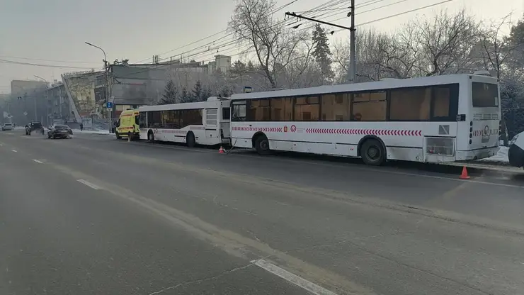 В Красноярске столкнулись 43 и 63 автобусы