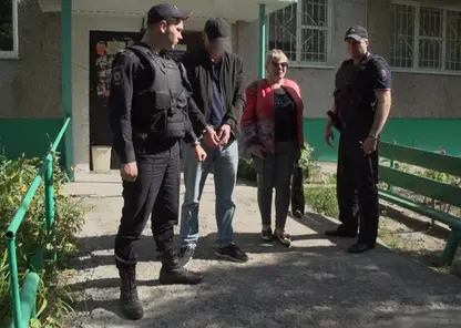 Пенсионерка из Барнаула помогла полицейским задержать аферистов