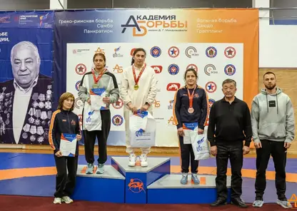 25 медалей завоевали красноярские борцы на турнире памяти Миндиашвили