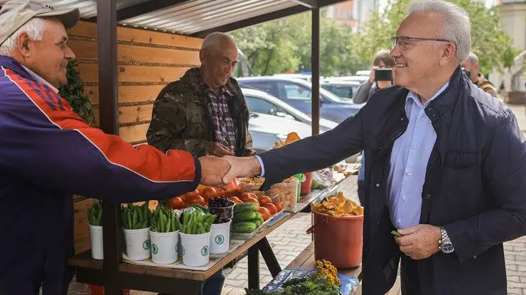 Губернатор Александр Усс проверил работу объектов уличной торговли в Красноярске
