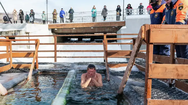 Жителям Красноярского края не рекомендуют купаться на Крещение