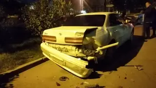 В Красноярске водитель BMW протаранил несколько автомобилей и пытался применить оружие