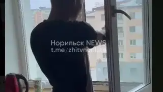 Двое парней устроили стрельбу из окна в Норильске