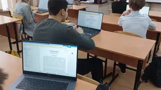 15 новых ноутбуков закупили для учеников школы №81 в Красноярске
