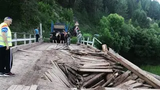 В Ирбейском районе лесовозы разрушили мост через реку