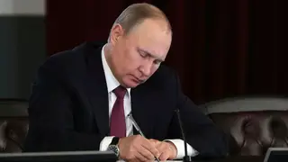 Владимир Путин подписал указ об ограничениях на вывоз из РФ и ввоз продукции и сырья