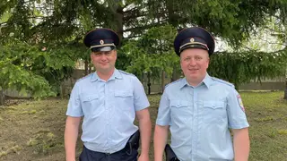 В Красноярском крае полицейские из горящего дома вынесли парализованного мужчину