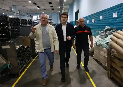 Михаил Котюков посетил производство полимерных изделий в Канске