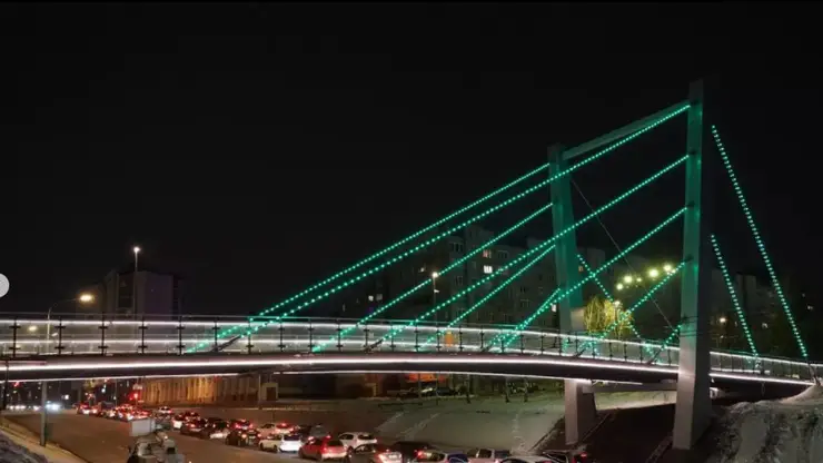 В Красноярске подсветили мост около БКЗ