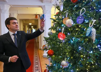 Губернатор Михаил Котюков исполнит новогодние желания детей из Красноярского края и ЛНР