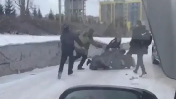 В Красноярске на автозаправке произошла массовая драка