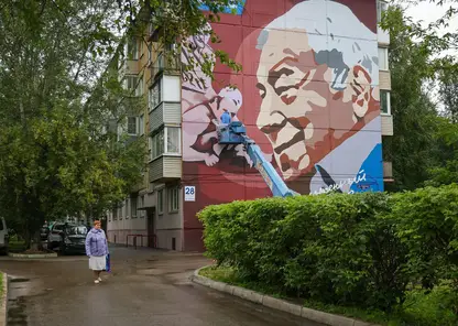 В Красноярске появились муралы с портретами прославленных земляков