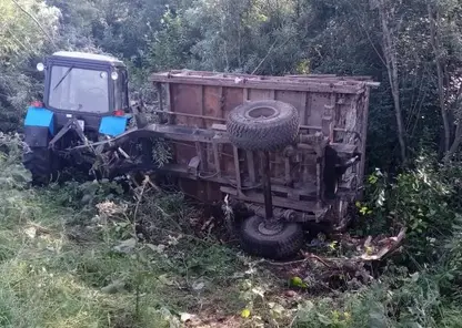 В Саянском районе из-за пьяного водителя угнанного трактора пострадал подросток