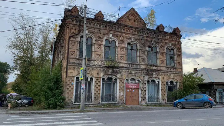 В Ачинске за 2,9 миллиона рублей продают особняк 19 века 