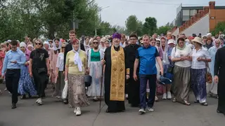 В Красноярске более 2 000 верующих совершили крестный ход с мощами Сергия Радонежского