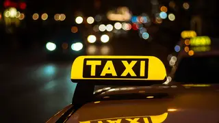 Троих жителей Красноярского края задержали за угрозы таксистам ради бесплатных поездок