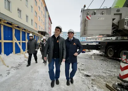 Губернатор Михаил Котюков посетил стройплощадки объектов масштабной реновации Норильска