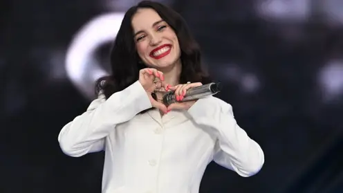 Певица Виктория Дайнеко выступила в Красноярске и закупилась на Центральном рынке