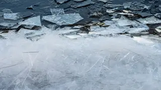 Жительница Иркутска провалилась под лед около Иркутской ГЭС