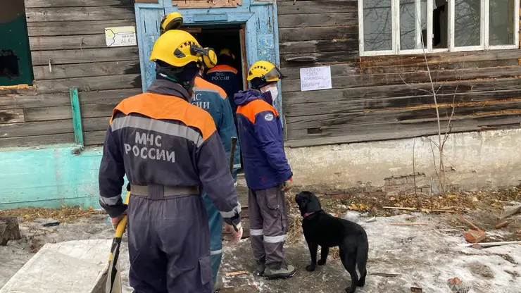 В Красноярске женщина погибла после обвала крыши в аварийном доме на ул. Дальневосточная