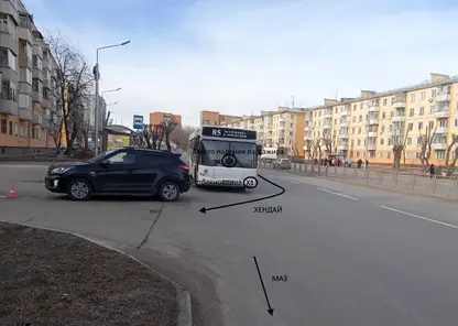 В Красноярске в ДТП пострадала 19-летняя пассажирка №85 автобуса