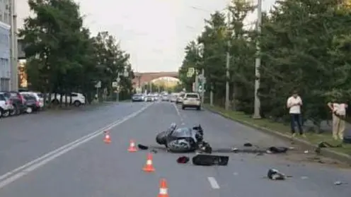 На улице Дубровинского в Красноярске насмерть разбился мотоциклист
