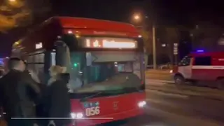 В Кузбассе неизвестный пытался сжечь троллейбус за отказ увезти его