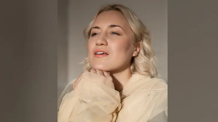 «ЧУВСТВА»: Автор-исполнитель Полина Мельникова о своём первом музыкально-поэтическом шоу