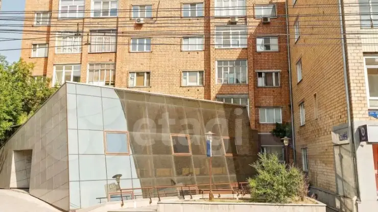 В Красноярске за 99 млн рублей продают офисную «пирамиду»
