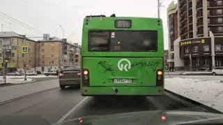 Жителей Красноярска просят помочь в борьбе с вандализмом в общественном транспорте и на остановках
