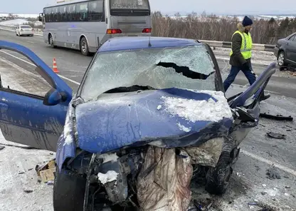 Водитель Renault погиб в ДТП на федеральной трассе под Красноярском