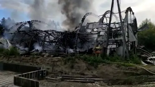 В Минусинском районе загорелась продукция в металлическом ангаре 