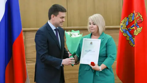 Губернатор Михаил Котюков вручил государственные премии более 40 специалистам