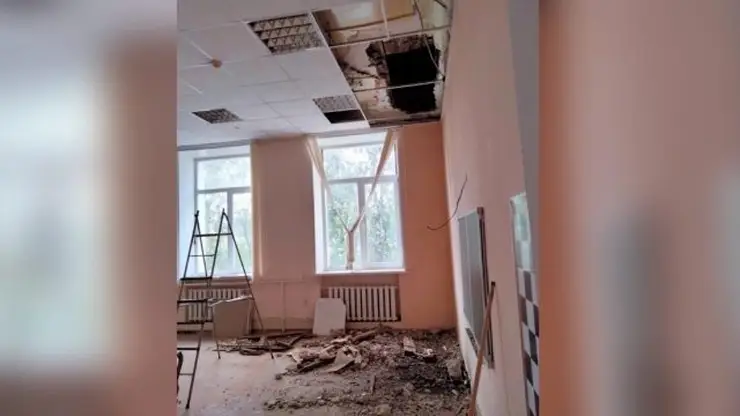В Томской области в одной из начальных школ обвалился потолок 