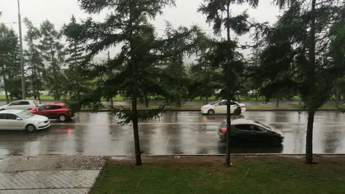 Улицы Красноярска затопило из-за мощного ливня