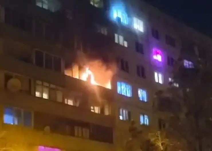 Ночной пожар в Красноярске. Сгорела квартира на Энергетиков