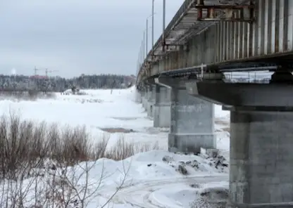 В Томске ледовую дорогу у Коммунального моста демонтировали на 35%
