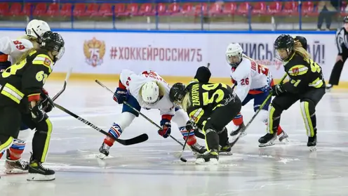 Хоккеистки красноярской «Бирюсы» выиграли в первом матче сезона
