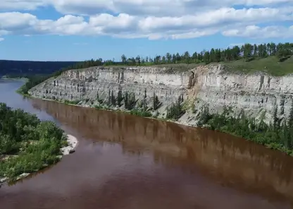 Из-за лесных пожаров в Якутии временно запретили сплавы по реке Буотаме