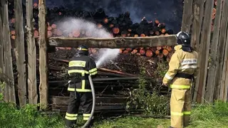 Пожарный поезд КрасЖД со станции Чунояр участвует в тушении пожара в поселке Таежный в Богучанском районе