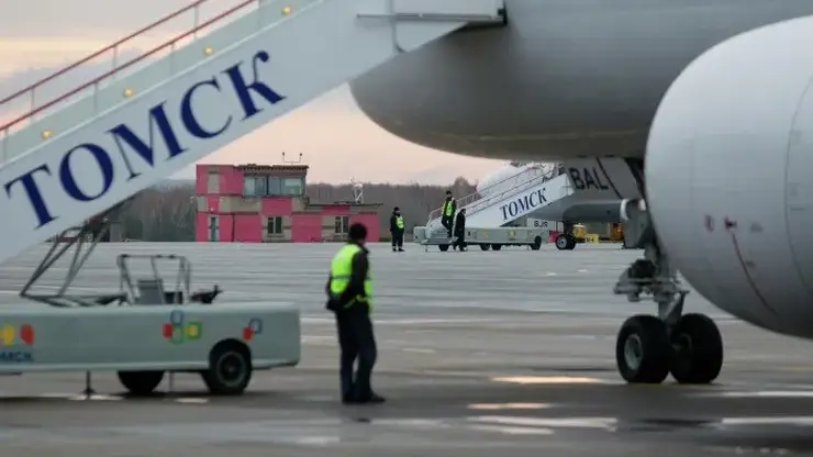 В Томском аэропорту после ремонта открыли привокзальную площадь
