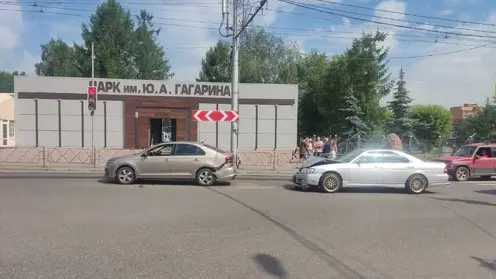 В Красноярске за день двое детей попали под колёса автомобилей
