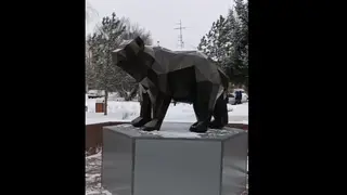 Необычную фигуру медведя установили в сквере на ул. Учумская